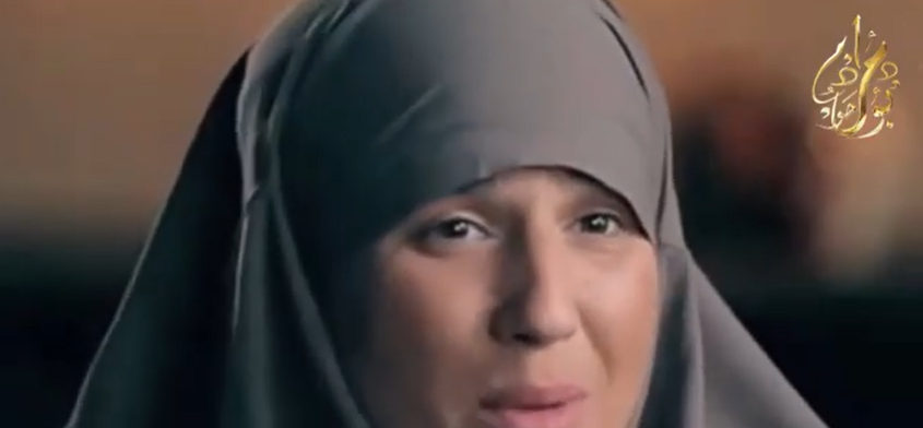 مغنّية راب على جزيرةٍ نائية وكتابُ الله: القرآن الكريم (باللغة التايلاندي)